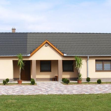 Готель Szerencsecsillag Vendeghaz Кішкйорйош Екстер'єр фото
