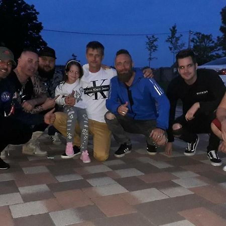 Готель Szerencsecsillag Vendeghaz Кішкйорйош Екстер'єр фото
