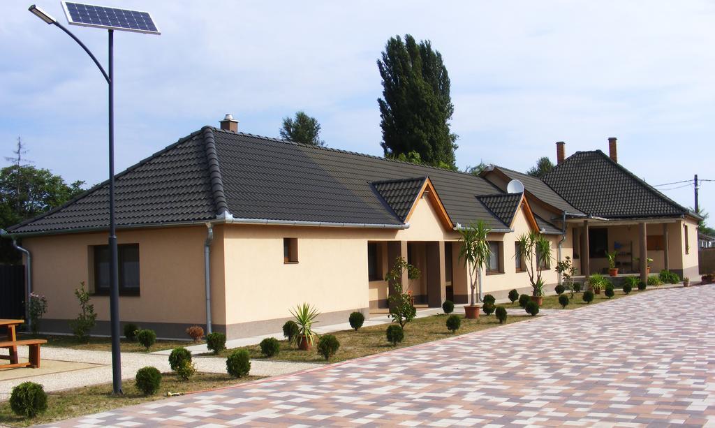Готель Szerencsecsillag Vendeghaz Кішкйорйош Екстер'єр фото