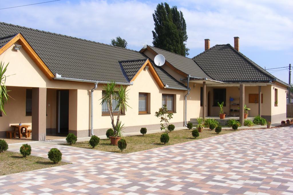 Готель Szerencsecsillag Vendeghaz Кішкйорйош Екстер'єр фото