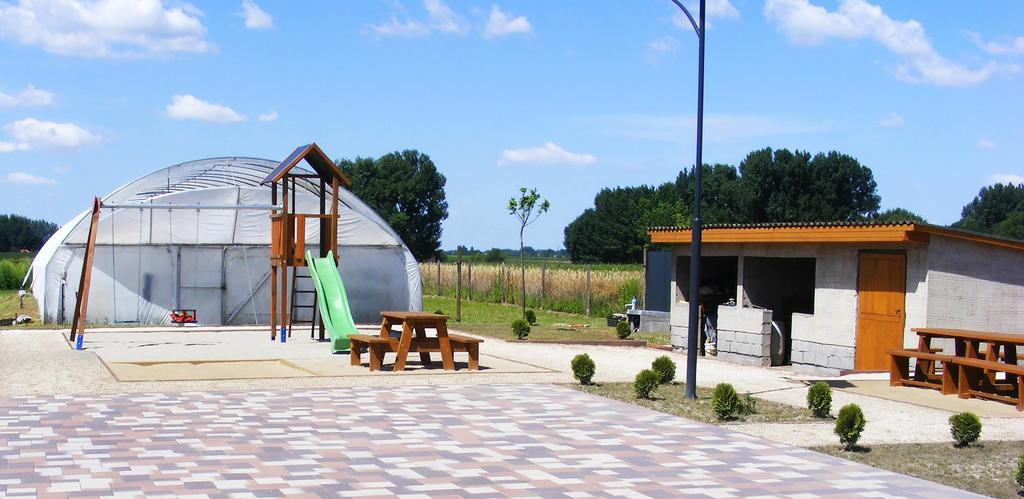 Готель Szerencsecsillag Vendeghaz Кішкйорйош Екстер'єр фото