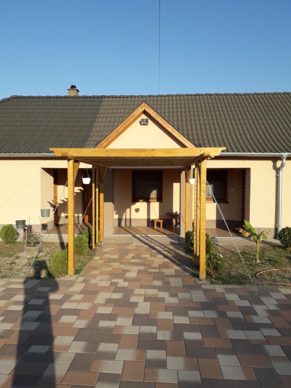 Готель Szerencsecsillag Vendeghaz Кішкйорйош Екстер'єр фото